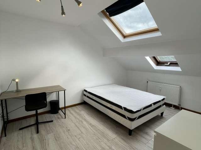 Room for rent in 4 bedroom apartment in Kinkempois, Liège