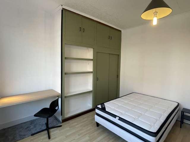 Room for rent in 4 bedroom apartment in Kinkempois, Liège