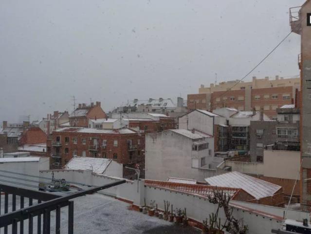 Room for rent in 4 bedroom apartment in Madrid