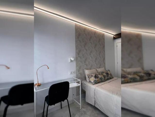 Room for rent in 4 bedroom apartment in Malasaña, Madrid