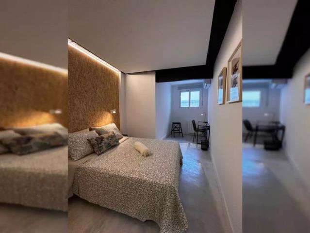 Room for rent in 4 bedroom apartment in Malasaña, Madrid