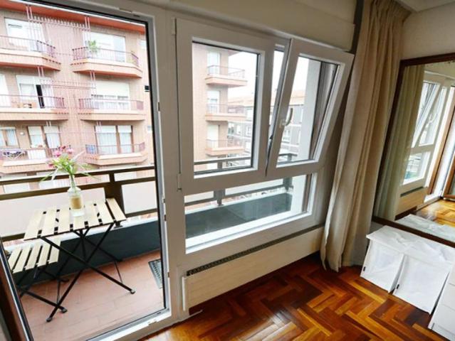 Room for rent in 4 bedroom apartment in Santutxu