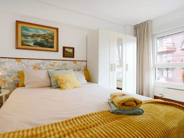 Room for rent in 4 bedroom apartment in Santutxu