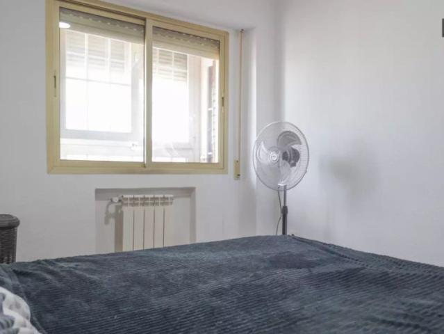 Room for rent in 4 bedroom apartment in Simancas