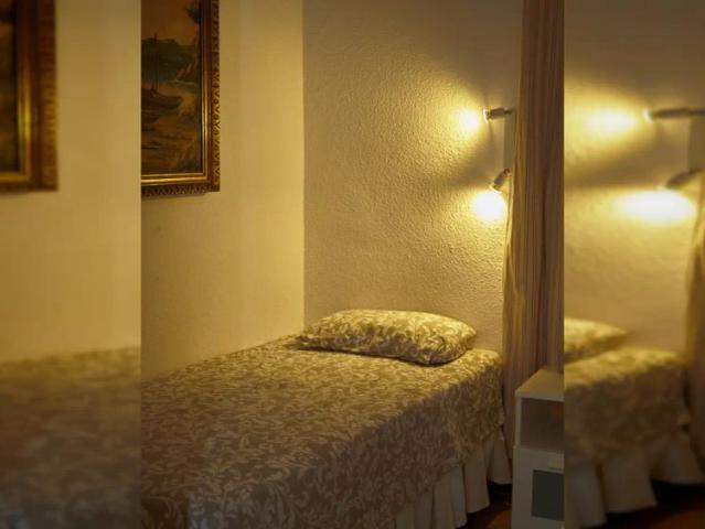 Room for rent in 4 bedroom apartment in Poblenou, Barcelona