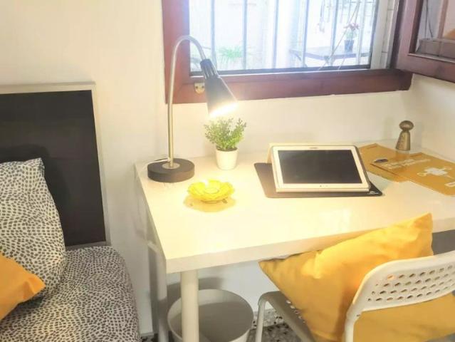 Room for rent in 4 bedroom apartment in Paterna, Valencia