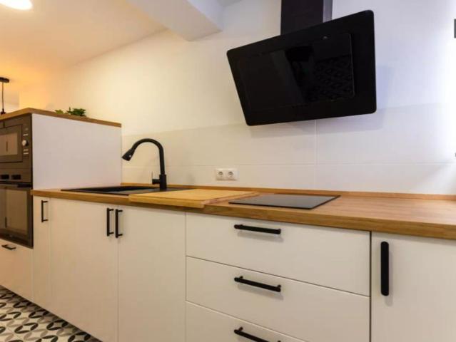 Room for rent in 4 bedroom apartment in Valencia