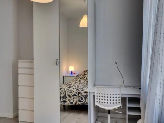 Room for rent in 4 bedroom house in Zaragoza