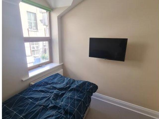 Room for rent in 4 bedroom house in Dublin