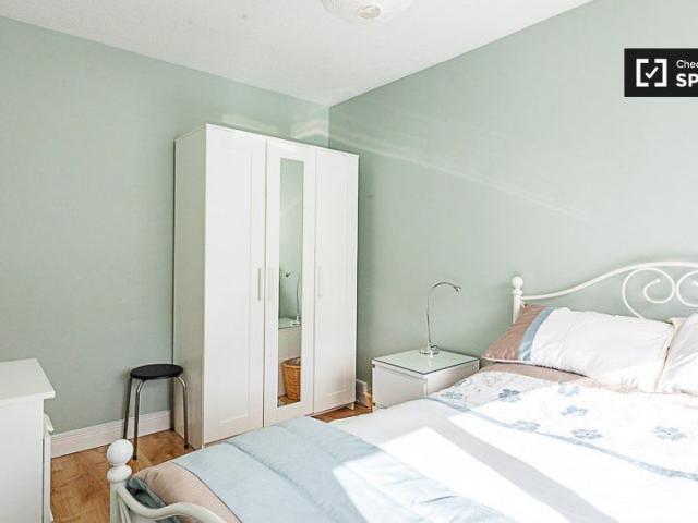 Room for rent in 4 bedroom house in Knocklyon