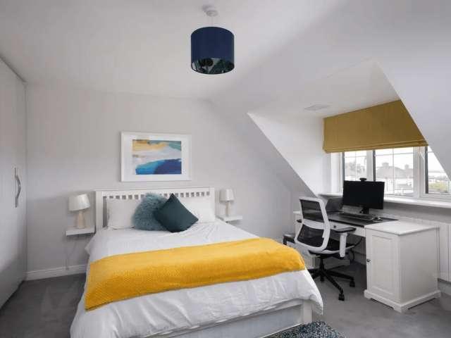 Room for rent in 4 bedroom house in Rathcoole, Dublin