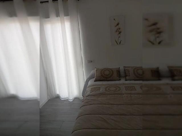 Room for rent in 4 bedrooms apartment in Valencia