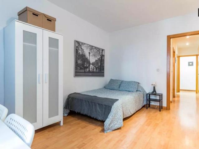 Room for rent in 5 bedroom apartment in Camins al Grau
