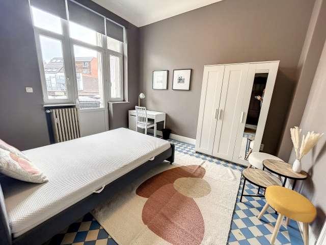 Room for rent in 5 bedroom apartment in Cureghem, Brussels