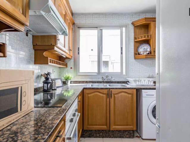 Room for rent in 5 bedroom apartment in Benicalap