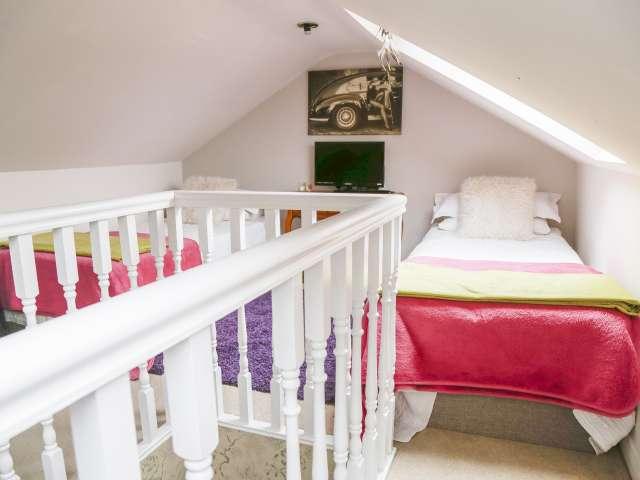 Room for rent in 5 bedroom apartment in Blackthorn, Dublin
