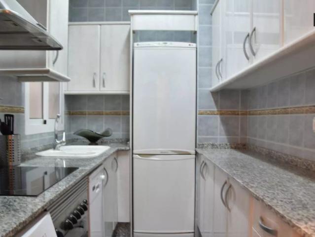 Room for rent in 5 bedroom apartment in Gran Vía, Valencia