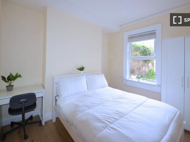 Room for rent in 5 bedroom apartment in Drumcondra, Dublin