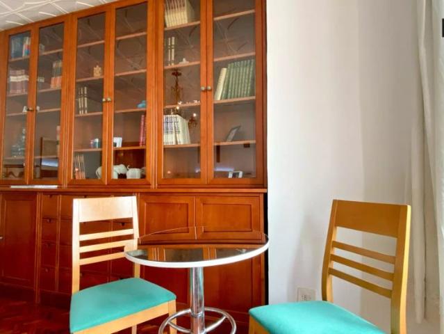 Room for rent in 5 bedroom apartment in Extramurs, Valencia