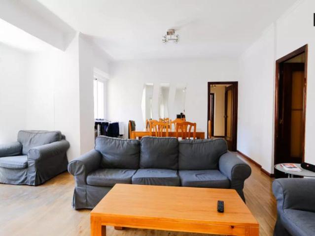 Room for rent in 5 bedroom apartment in Nueva España