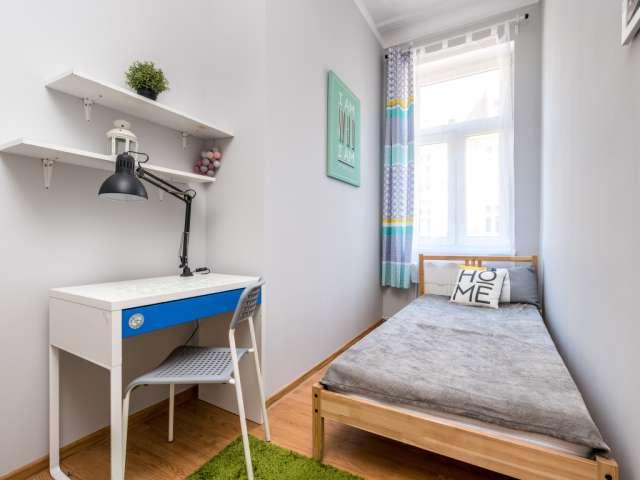 Room for rent in 5 bedroom apartment in Poznan
