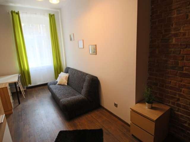 Room for rent in 5 bedroom apartment in Poznan