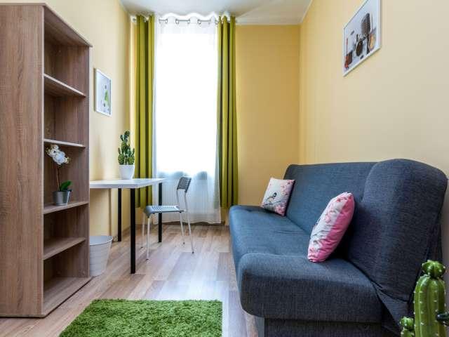 Room for rent in 5 bedroom apartment in Poznan