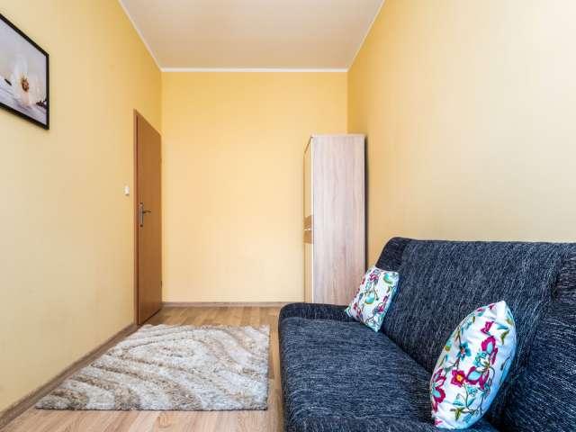 Room for rent in 5 bedroom apartment in Poznan