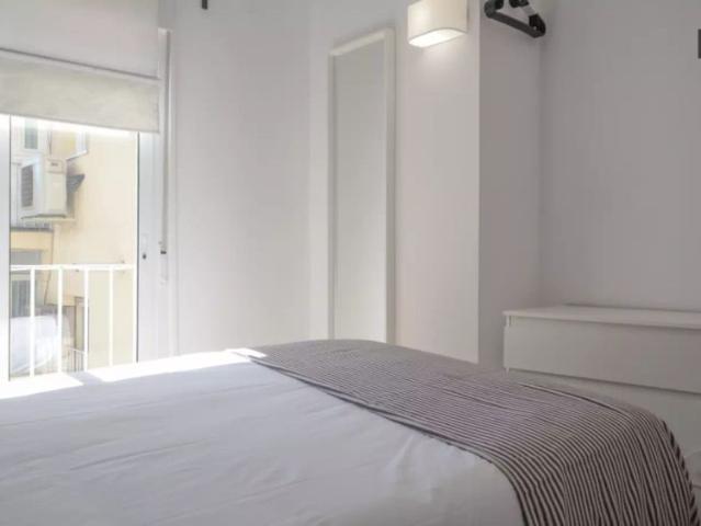 Room for rent in 5 bedroom apartment in Prosperidad