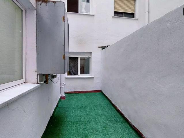 Room for rent in 5 bedroom apartment in Valencia
