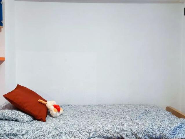 Room for rent in 5 bedroom apartment in Valencia