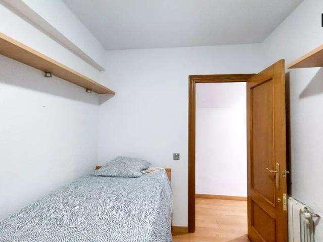 Room for rent in 5 bedroom apartment in Valencia