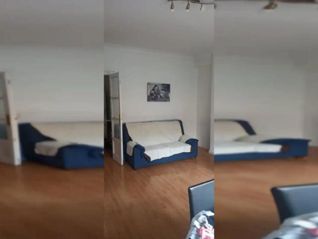 Room for rent in 5 bedroom apartment, Madrid