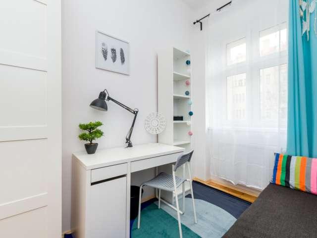 Room for rent in 6 bedroom apartment in Łazarz, Poznan