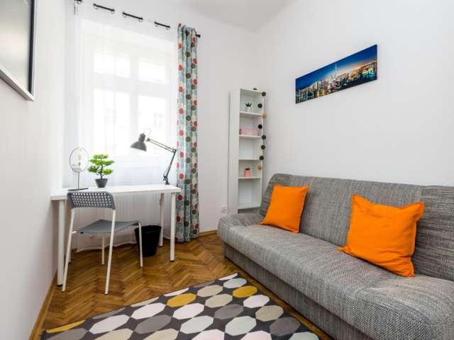 Room for rent in 6 bedroom apartment in Łazarz, Poznan