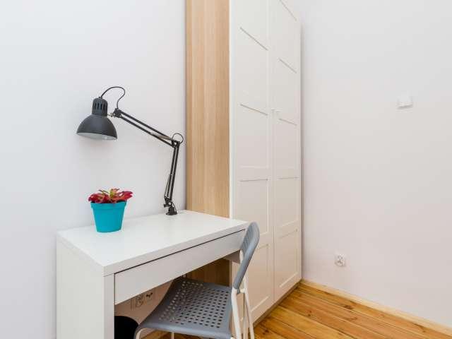 Room for rent in 6 bedroom apartment in Łazarz, Poznan