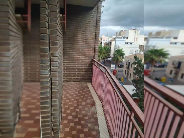 Room for rent in 6 bedroom apartment in Burjassot