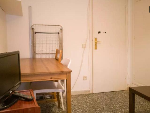Room for rent in 6 bedroom apartment in Les Corts