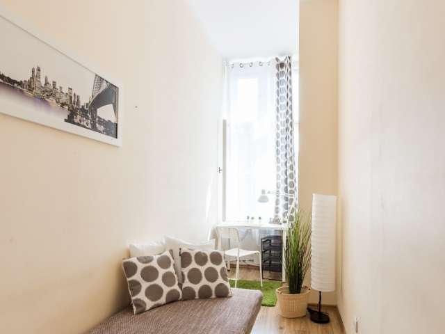 Room for rent in 6 bedroom apartment in Poznan
