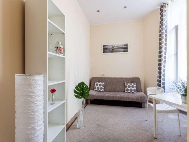 Room for rent in 6 bedroom apartment in Poznan