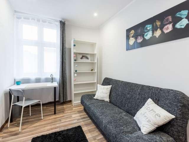 Room for rent in 6 bedroom apartment in Poznan