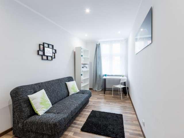 Room for rent in 6 bedroom apartment in Poznan