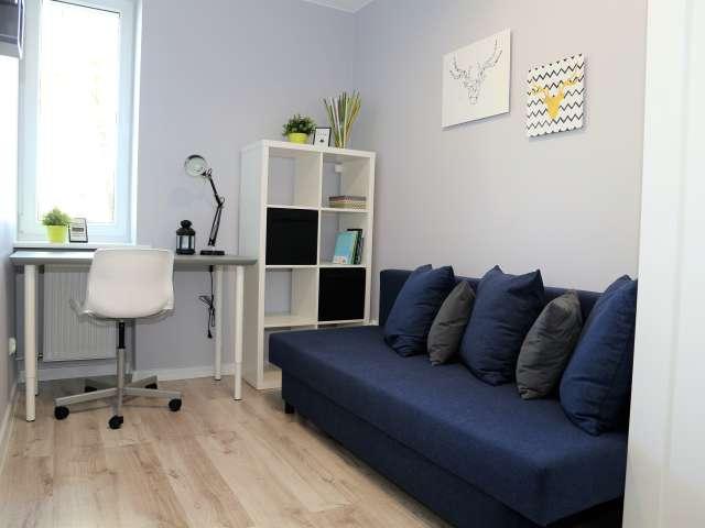 Room for rent in 6 bedroom apartment in Pelcowizna, Warsaw