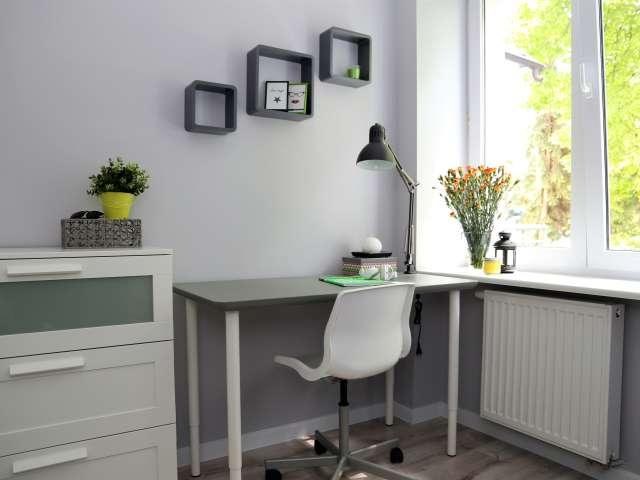 Room for rent in 6 bedroom apartment in Pelcowizna, Warsaw