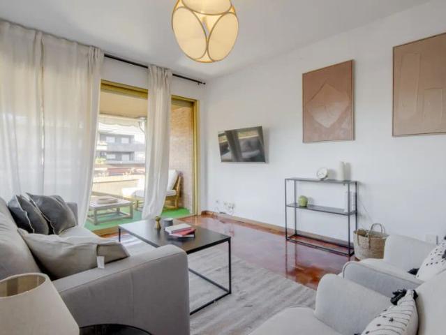 Room for rent in 7 Bedroom apartment