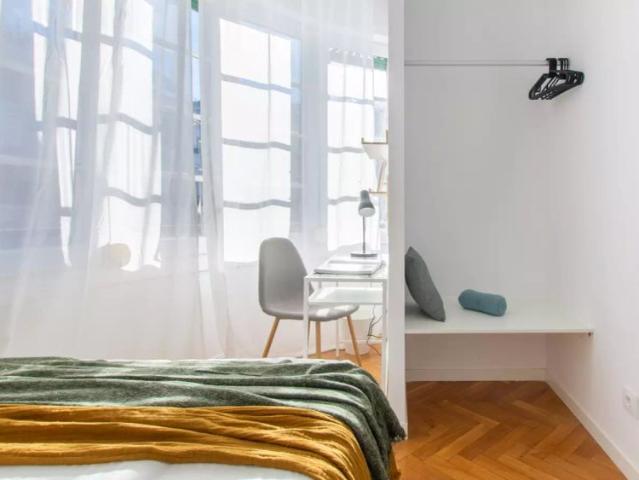 Room for rent in 7 bedroom apartment in Lavapiés