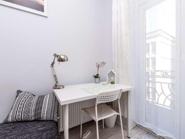 Room for rent in 7 bedroom apartment in Poznań
