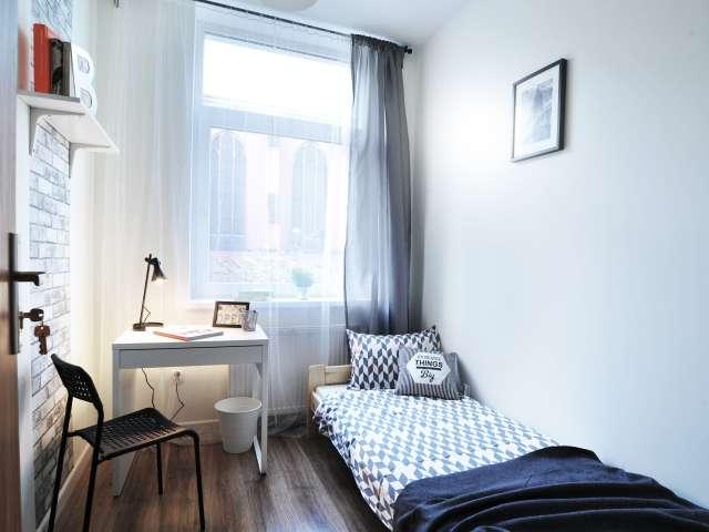 Room for rent in 7 bedroom house in Wrzeszcz, Gdansk