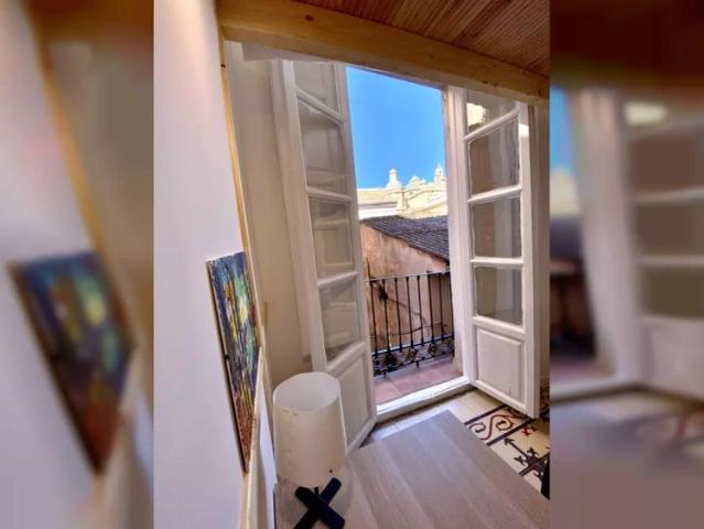 Room for rent in 8 bedroom apartment in Granada