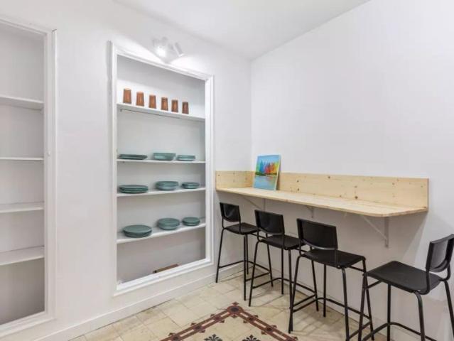 Room for rent in 8 bedroom apartment in Granada